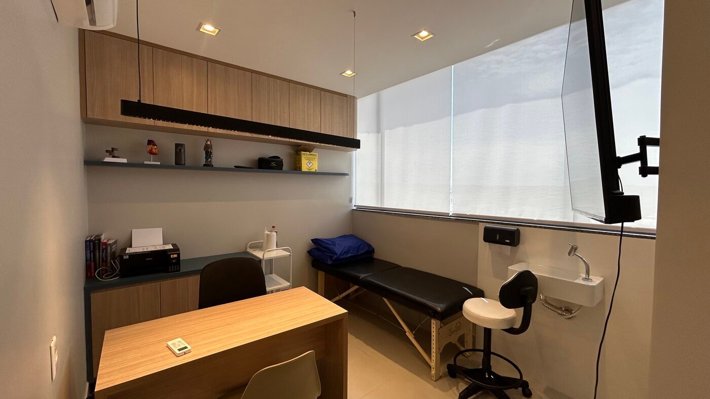 Consultório médico equipado